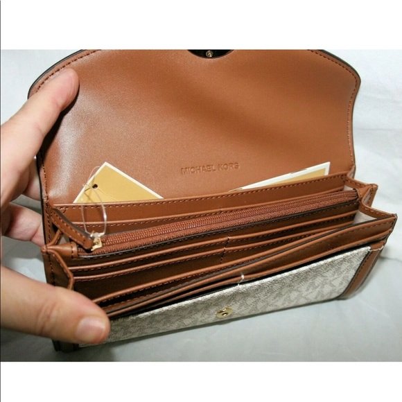 New Michael Kors Fulton Flap Large Continental WL - Image 4